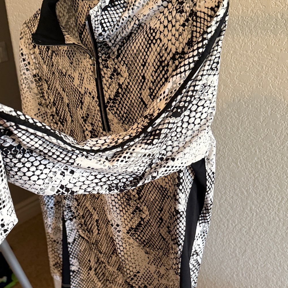 Tail Black  and White Snake Print 1/4 Zip golf top - Picture 3 of 4